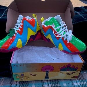 REEBOK- Men’s size 9 NWT KAMIKAZE II Basketball